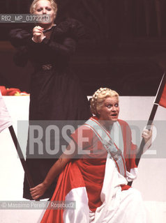 Lucia Valentini Terrani e Katia Ricciarelli, cantante soprano, lirica, ritratto 1984, Pesaro, Italia / Lucia Valentini Terrani and Katia Ricciarelli, soprano singer, lirica, potrait 1984, Pesaro, Italy. ©Massimo Perelli/Rosebud2