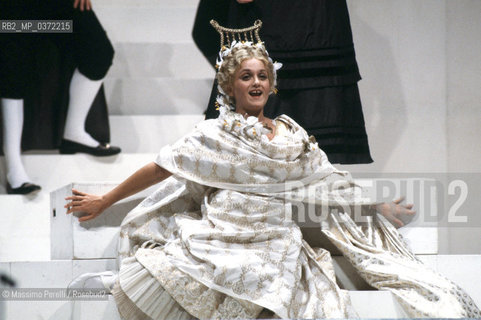 Cecilia Gasdia, cantante soprano, lirica, ritratto 1984, Pesaro, Italia / Cecilia Gasdia, soprano singer, lirica, potrait 1984, Pesaro, Italy. ©Massimo Perelli/Rosebud2