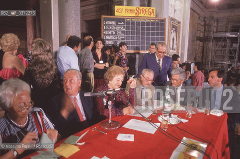 Premio  Strega, Giorgio Bassani, Maria Luisa Spaziani,scrittori, giuria, ritratto1989, Roma, Italia / Strega Prize, Giorgio Bassani, Maria Luisa Spaziani,writers, jury,potrait 1989, Roma, Italy. ©Massimo Perelli/Rosebud2