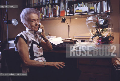 Rita Levi Montalcini, scienziata, nobel 1980-1986, ritratto nella sua casa 1987, Roma, Italia / Rita Levi Montalcini, scientist, nobel 1980-1986, potrait in your house 1987, Rome, Italy. ©Massimo Perelli/Rosebud2