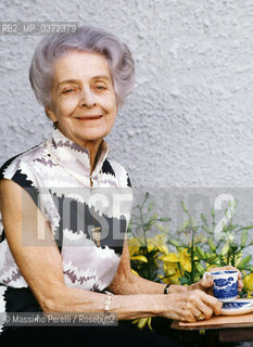 Rita Levi Montalcini, scienziata, nobel 1980-1986, ritratto nella sua casa 1987, Roma, Italia / Rita Levi Montalcini, scientist, nobel 1980-1986, potrait in your house 1987, Rome, Italy. ©Massimo Perelli/Rosebud2