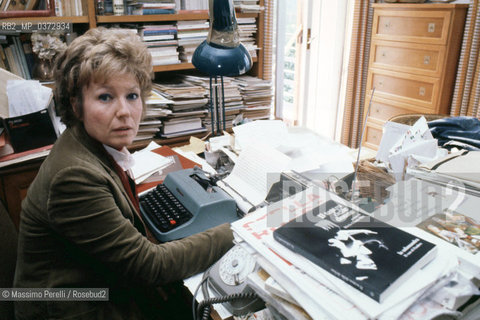 Dacia Maraini nella sua casa, scrittrice, ritratto 1983, Roma, Italia / Dacia Maraini in your house, writer, potrait 1983, Rome, Italy. ©Massimo Perelli/Rosebud2