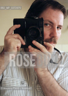 Massimo Perelli,fotoreporter,autoritratto 1992, Roma, Italia / Massimo Perelli, photographer, selfpotrait 1992,  Rome, Italy. ©Massimo Perelli/Rosebud2