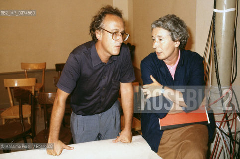 Maurizio Pollini e Gae Aulenti, pianista, musica classica, architetto, ritratto 1986, Roma, Italia./ Maurizio Pollini and Gae Aulenti, pianist, classic music, architet, potrait 1986, Rome, Italy. ©Massimo Perelli/Rosebud2