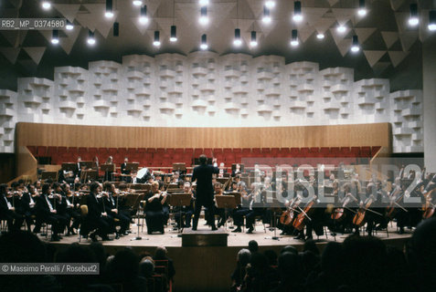 Auditorium S.Cecilia, musica classica, ritratto 1992, Roma, Italia / Auditorim S.Cecilia, classic music, potrait 1992, Rome, Italy. ©Massimo Perelli/Rosebud2