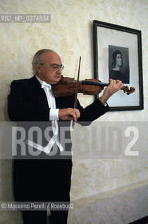 Salvatore Accardo, violinista, musica classica, ritratto 1994, Roma, Italia / Salvatore Accardo, violinist, classic music, potrait 1994, Rome, Italy. ©Massimo Perelli/Rosebud2