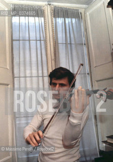 Uto Ughi, violinista, musica classica, ritratto 1985, Roma, Italia / Uto Ughi, violinist, classic music, potrait 1985, Rome, Italy. ©Massimo Perelli/Rosebud2