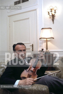 Henrik Szering, violinista, musica classica, ritratto 1983, Roma, Italia / Henrik Szering, violinist, classic music, potrait 1983, Rome, Italy. ©Massimo Perelli/Rosebud2