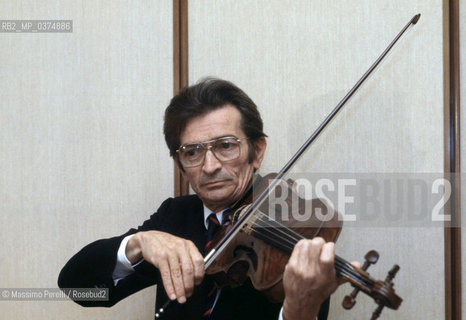 Dino Asciolla, viola, musica classica, ritratto 1983, Roma, Italia / Dino Asciolla, viola, classic music, potrait 1983, Rome, Italy. ©Massimo Perelli/Rosebud2