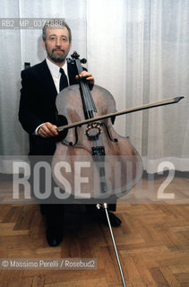 Franco Maggio Ormezowski, viloncello, musica classica, ritratto 1982, Roma, Italia / Franco Maggio Ormezowski, violoncellist, classic music, potrait 1982, Rome, Italy. ©Massimo Perelli/Rosebud2