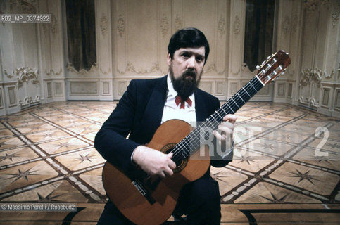 Oscar Ghiglia, chitarrista, musica classica, ritratto 1985, Roma, Italia / Oscar Ghiglia, guitarist, classic music, potrait 1985, Rome, Italy. ©Massimo Perelli/Rosebud2