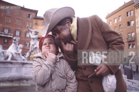 Dizzy Gillespie(rana)a P.zza Navona, tromba, musica jazz, ritratto 1980, Roma, Italia / Dizzy Gillespie(frog) at Navona square, trumpet, jazz music, potrait 1980, Rome, Italy. ©Massimo Perelli/Rosebud2