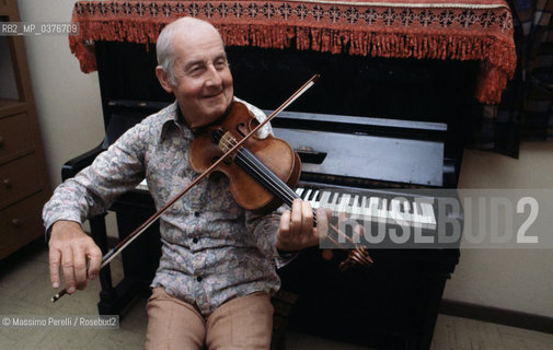 Stephane Grappelli, violinista, musica jazz, ritratto 1982, Roma, Italia / Stephane Grappelli, violinist, jazz music, potrait 1982, Rome, Italy. ©Massimo Perelli/Rosebud2