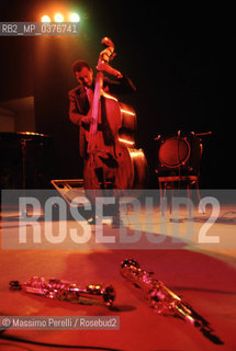 Courtney Pine Group, contrabassista, musica jazz, ritratto 1989, Roma, Italia / Courtney Pine Group, bass player, jazz music, potrait 1989, Rome, Italy. ©Massimo Perelli/Rosebud2