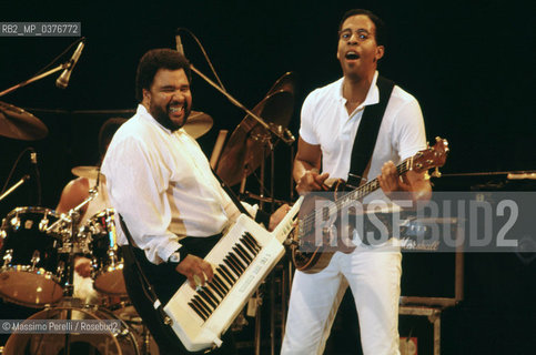 George Duke, pianista e Stanley Clarke, bassista, musica jazz, ritratto 1990, Roma, Italia / George Duke, pianist and Stanley Clarke, bass player, jazz music, potrait 1990, Rome, Italy. ©Massimo Perelli/Rosebud2