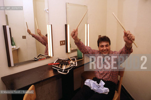 Tullio De Piscopo, batterista, musica pop-jazz, ritratto 1987, Roma, Italia / Tullio De Piscopo, drummer, pop-jazz music, potrait 1987, Rome, Italy. ©Massimo Perelli/Rosebud2