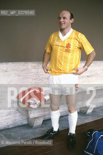 Guardie Svizzere in Vaticano, caporale in gioco calcio, ritratto 1992, Stato Vaticano, Roma, Italia / Swiss Guards in Vatican, corporal in football game, potrait 1992, Vatican State, Rome, Italy. ©Massimo Perelli/Rosebud2