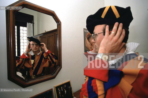 Guardie Svizzere in Vaticano, caporale in sua casa, ritratto 1992, Stato Vaticano, Roma, Italia / Swiss Guards in Vatican, corporal in his house, potrait 1992, Vatican State, Rome, Italy. ©Massimo Perelli/Rosebud2