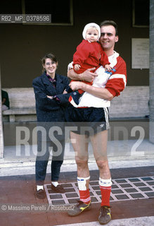 Guardie Svizzere in Vaticano, relax in gioco calcio, ritratto 1992, Stato Vaticano, Roma, Italia / Swiss Guards in Vatican,relax in football game, potrait 1992, Vatican State, Rome, Italy. ©Massimo Perelli/Rosebud2