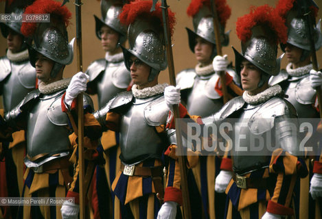 Guardie Svizzere in Vaticano, giuramento reclute, ritratto 1992, Stato Vaticano, Roma, Italia / Swiss Guard in Vatican, oath recruits, potrait 1992, Vatican State, Rome, Italy. ©Massimo Perelli/Rosebud2