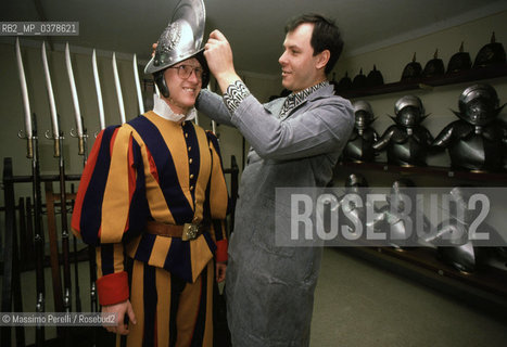 Guardie Svizzere in Vaticano, armeria, ritratto 1992, Stato Vaticano, Roma, Italia / Swiss Guards in Vatican, armory, potrait 1992, Vatican State, Rome, Italy. ©Massimo Perelli/Rosebud2