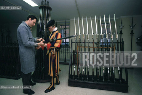 Guardie Svizzere in Vaticano, armeria, ritratto 1992, Stato Vaticano, Roma, Italia / Swiss Guards in Vatican, armory, potrait 1992, Vatican State, Rome, Italy. ©Massimo Perelli/Rosebud2