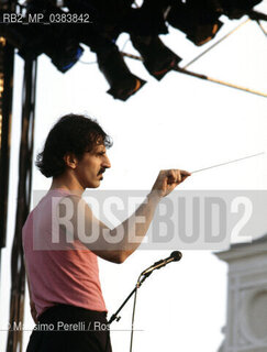 Frank Zappa, chitarrista, compositore, direttore, musica rock, ritratto 1983, Roma, Italia / Frank Zappa, guitarist, composer, director, rock music, potrait 1983, Rome, Italy. ©Massimo Perelli/Rosebud2