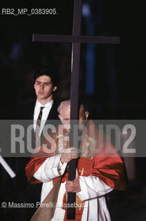 Papa Giovanni Paolo II (Karol Wojtyla), via Crucis Colosseo, religione, ritratto 1989, Roma, Italia / Papa Giovanni Paolo II (Karol Wojtyla), Via Crucis Colosseum, religion, potrait 1989, Rome, Italy. ©Massimo Perelli/Rosebud2