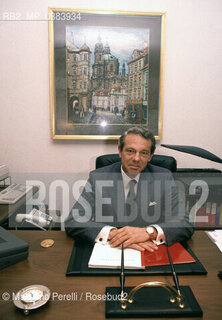 Joaquin Navarro-Valls, direttore Sala Stampa Santa Sede dal 1984 al 2006, nel suo studio, creatore figura mediatica di Papa Wojtyla, ritratto 1991, Vaticano, Roma, Italia / Joaquin Navarro-Valls, director Press Room Holy See from 1984 at 2006, in your office, creator media figure of the pope Wojtyla, potrait 1991, Vatican, Rome, Italy. ©Massimo Perelli/Rosebud2