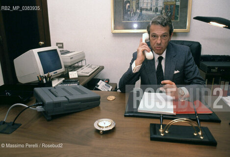 Joaquin Navarro-Valls, direttore Sala Stampa Santa Sede dal 1984 al 2006, nel suo studio, creatore figura mediatica di Papa Wojtyla, ritratto 1991, Vaticano, Roma, Italia / Joaquin Navarro-Valls, director Press Room Holy See from 1984 at 2006, in your office, creator media figure of the pope Wojtyla, potrait 1991, Vatican, Rome, Italy. ©Massimo Perelli/Rosebud2