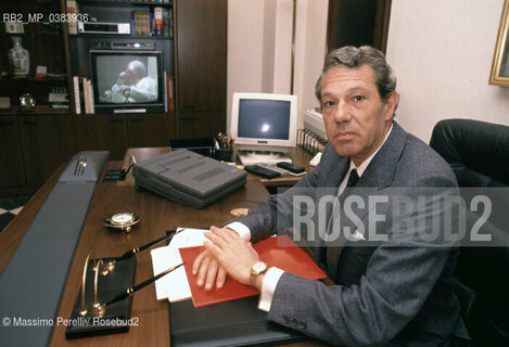 Joaquin Navarro-Valls, direttore Sala Stampa Santa Sede dal 1984 al 2006, nel suo studio, creatore figura mediatica di Papa Wojtyla, ritratto 1991, Vaticano, Roma, Italia / Joaquin Navarro-Valls, director Press Room Holy See from 1984 at 2006, in your office, creator media figure of the pope Wojtyla, potrait 1991, Vatican, Rome, Italy. ©Massimo Perelli/Rosebud2