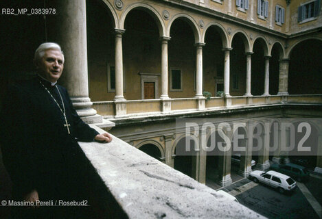 Card. Joseph Ratzinger, Prefetto della Congregazione per la dottrina della fede, in palazzo S.Uffizio, ritratto 1994, Vaticano, Italia / Card. Joseph Ratzinger, Prefect of the Congregation for the doctrine of the faith, in palazzo S.Uffizio, potrait 1994, Vatican, Italy. ©Massimo Perelli/Rosebud2