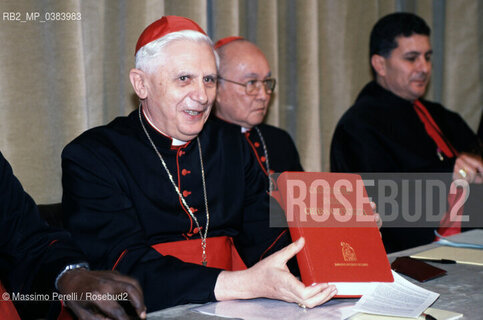 Card. Joseph Ratzinger, Prefetto della Congregazione per la dottrina della fede, presentazione nuovo catechismo, ritratto 1992, Vaticano, Italia / Card. Joseph Ratzinger, Prefect of the Congregation for the doctrine of the faith, presentation of new catechism, potrait 1992, Vatican, Italy. ©Massimo Perelli/Rosebud2