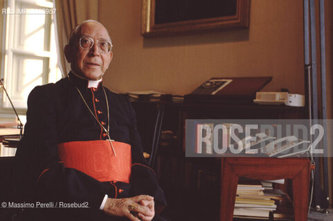 Card. Agostino Casaroli, nel suo studio privato, Segretario di Stato Vaticano, creatore Ostpolitik per caduta comunismo in est Europa, ritratto 1991, Vaticano, Italia / Card. Agostino Casaroli, in his private studio, Secretary of Vatican State, creator Ostpolitik by falling communism in est Europe, potrait 1991, Vatican, Italy. ©Massimo Perelli/Rosebud2