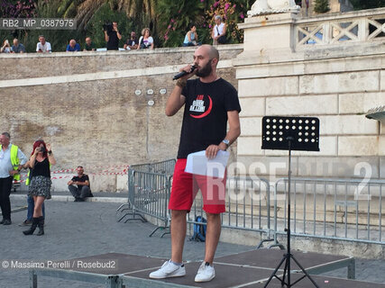 Manifestazione No Vax, Riccardo Rocchesso, attivista, Roma, Italia, 04/09/2021 / Demostration No Vax, Riccardo Rocchesso, activist, Rome, Italy, 04/09/2021. ©Massimo Perelli/Rosebud2