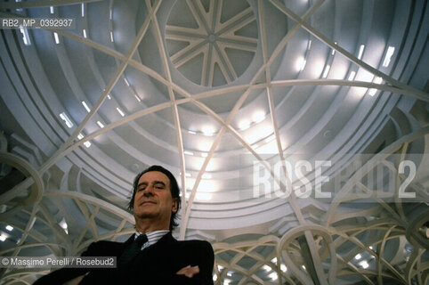 Paolo Portoghesi, architetto, in Moschea, 1992, Roma, Italia / Paolo Portoghesi, architet, in Mosque, 1992, Rome, Italy. ©Massimo Perelli/Rosebud2