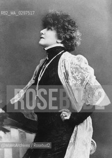 c.1900: French actress Sarah Bernhardt (1844-1923) / 1900 c.: Lattrice francese Sarah Bernhardt (1844-1923) - Reproduced by MaMoArchives/Rosebud2