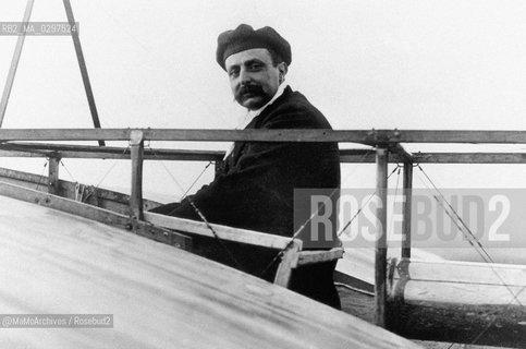 c.1909: Louis Blériot (1872-1936), French aviator, inventor and engineer. first transvolator of the English Channel / c. 1909: Louis Blériot (1872-1936), aviatore francese, primo transvolatore della Manica - Reproduced by MaMoArchives/Rosebud2