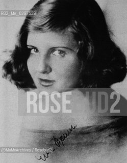 1929: Eva Braun (1912-1945) before becoming the companion of German dictator Adolf Hitler in 1931 / 1929: Eva Braun prima di diventare la compagna del dittatore tedesco Adolf Hitler nel 1931 - Reproduced by MaMoArchives/Rosebud2
