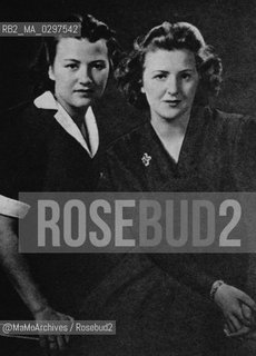 c. 1940: Eva Braun (on the right, 1912-1945), companion of German dictator Adolf Hitler and her sister/ 1940: Eva Braun (sulla destra, 1912-1945), compagna del dittatore tedesco Adolf Hitler, con sua sorella - Reproduced by MaMoArchives/Rosebud2