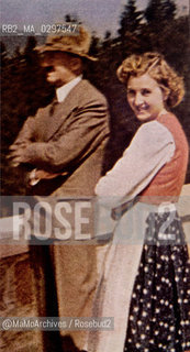 c. 1935: Adolf Hitler and his companion Eva Braun at Adolf Hitlers home in the Obersalzberg of the Bavarian Alps near Berchtesgaden / 1935 c. Adolf Hitler e la sua compagna Eva Braun nel Berghof, la casa di Adolf Hitler nellObersalzberg delle Alpi Salisburghesi vicino Berchtesgaden in Baviera - Reproduced by MaMoArchives/Rosebud2
