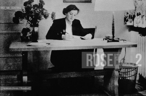 c. 1940: Eva Braun (1912-1945), companion of German dictator Adolf Hitler in her room at Berghof, Hitlers Bavarian residence / 1940 c.: Eva Braun (1912-1945), compagna del dittatore tedesco Adolf Hitler, nella sua stanza al Berghof, la residenza di Hitler in Baviera - Reproduced by MaMoArchives/Rosebud2