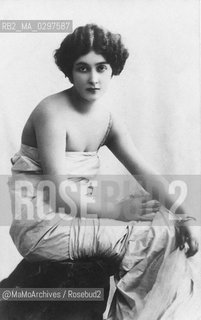 Lina Cavalieri (born Natalina Cavalieri, 1874-1944): After being café-chantant singer, she became operatic soprano, famous for her voice and her beauty / Lina Cavalieri (nata Natalina Cavalieri, 1874-1944). Dopo essere stata cantante di café-chantant, divenne soprano operistico, famosa per la sua voce e la sua bellezza - Reproduced by MaMoArchives/Rosebud2