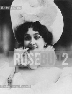 Lina Cavalieri (born Natalina Cavalieri, 1874-1944): After being café-chantant singer, she became operatic soprano, famous for her voice and her beauty / Lina Cavalieri (nata Natalina Cavalieri, 1874-1944). Dopo essere stata cantante di café-chantant, divenne soprano operistico, famosa per la sua voce e la sua bellezza - Reproduced by MaMoArchives/Rosebud2
