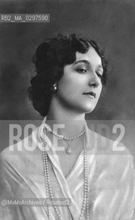 Lina Cavalieri (born Natalina Cavalieri, 1874-1944): After being café-chantant singer, she became operatic soprano, famous for her voice and her beauty / Lina Cavalieri (nata Natalina Cavalieri, 1874-1944). Dopo essere stata cantante di café-chantant, divenne soprano operistico, famosa per la sua voce e la sua bellezza - Reproduced by MaMoArchives/Rosebud2