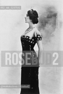 Lina Cavalieri (born Natalina Cavalieri, 1874-1944): After being café-chantant singer, she became operatic soprano, famous for her voice and her beauty / Lina Cavalieri (nata Natalina Cavalieri, 1874-1944). Dopo essere stata cantante di café-chantant, divenne soprano operistico, famosa per la sua voce e la sua bellezza - Reproduced by MaMoArchives/Rosebud2