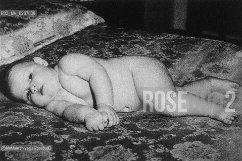Italian showgirl Lorella Cuccarini when she was a little baby / la showgirl Lorella Cuccarini da bambina - Reproduced by MaMoArchives/Rosebud2