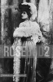 Liane de Pougy (1869-1950), Folies Bergère dancer and one of Pariss most beautiful and notorious courtesans of Belle Epoque / Liane de Pougy (1869-1950),, ballerina delle Folies Bergère e una delle più famose prostitute della Belle Epoque - Reproduced by MaMoArchives/Rosebud2