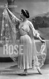 Liane de Pougy (1869-1950), Folies Bergère dancer and one of Pariss most beautiful and notorious courtesans of Belle Epoque / Liane de Pougy (1869-1950),, ballerina delle Folies Bergère e una delle più famose prostitute della Belle Epoque - Reproduced by MaMoArchives/Rosebud2