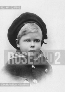 Edward Duke of Windsor (1894-1972) when he was a child. On his sixteenth birthday he became Prince of Wales. In 1936 he became King of the United Kingdom and abdicated the same year to marry American divorced sociaite Wallis Simpson. He was created Duke of Windsor by his younger brother Albert, who became King in his place, chosing the regnal name George VI / Edoardo duca di Windsor  (1894-1972) da bambino. A 16 anni divenne Principe del Galles. Nel 1936 divennew re del Regno Unito, ma abdicò lo stesso anna per sposare lamericana divorziata Wallis Simpson. Fu nominato duca di Windsor da suo fratello minore Alberto che divenne re al suo posto con il nome di Giorgio VI - Reproduced by MaMoArchives/Rosebud2